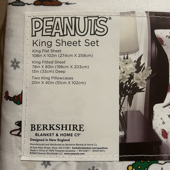 Peanuts Snoopy and Gang King 4 Pc Sheet Set Christmas Trees Snowflakes NEW - Picture 3 of 3